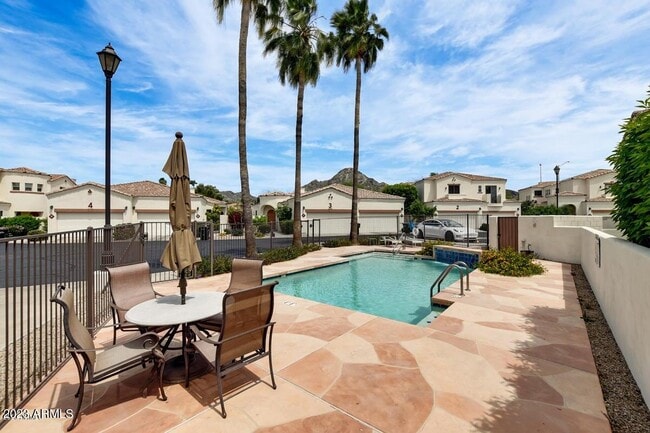 Building Photo - 1750 E Ocotillo Rd