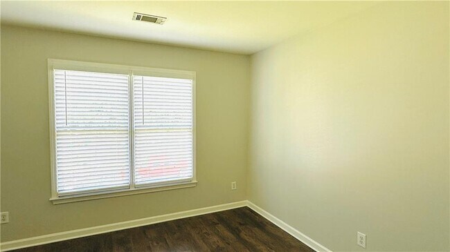 Building Photo - 2020 Bentwood Ct