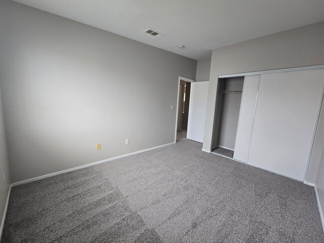 Building Photo - Lock in $1795 Off your third month rent - 3 Bedroom Home near North Las Vegas