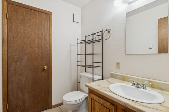 Building Photo - Wisconsin Townhome