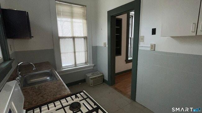 Building Photo - 49 Edgewood Way