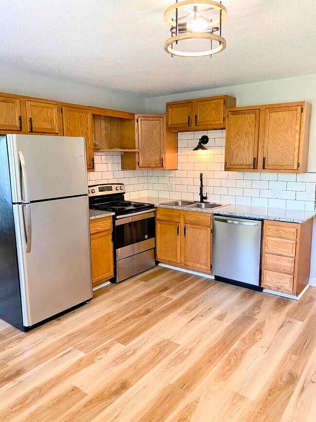 Building Photo - 1106 Fishlock Ave