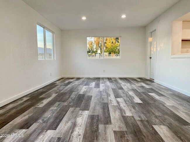 Building Photo - 2121 W Sequoia Dr