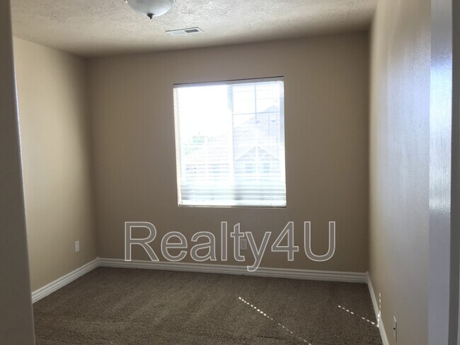 Building Photo - 1212 W 50 N