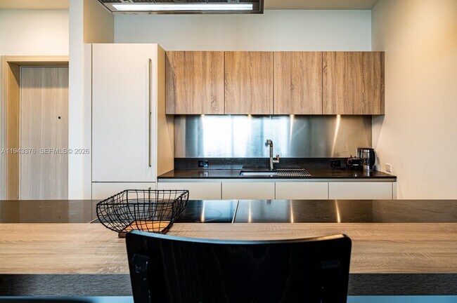 Building Photo - 1000 Brickell Plaza