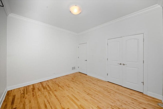 Building Photo - 1523 W Huron St