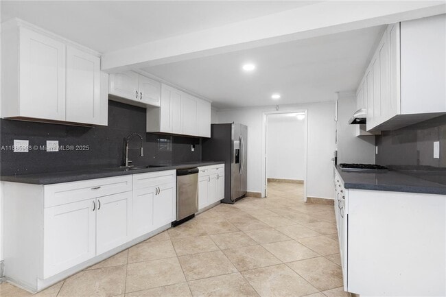 Primary Photo - 8645 SW 128th St
