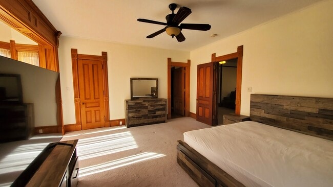 Building Photo - 57 Park St