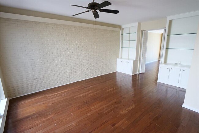 Building Photo - 7620 Del Monte Dr