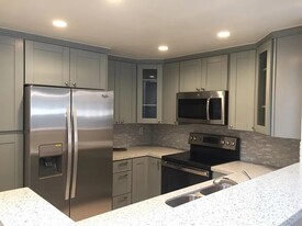 Building Photo - 980 Lupine Hills Drive #84