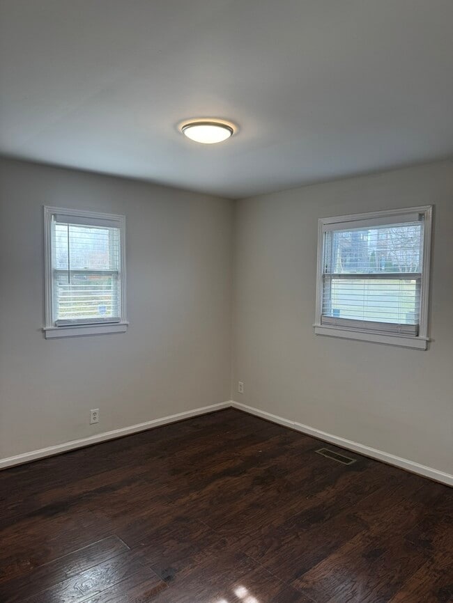 Building Photo - 2909 Clifton Ave