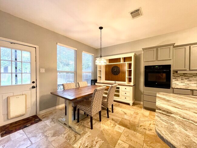 Breakfast Area - 11519 Brae Hill