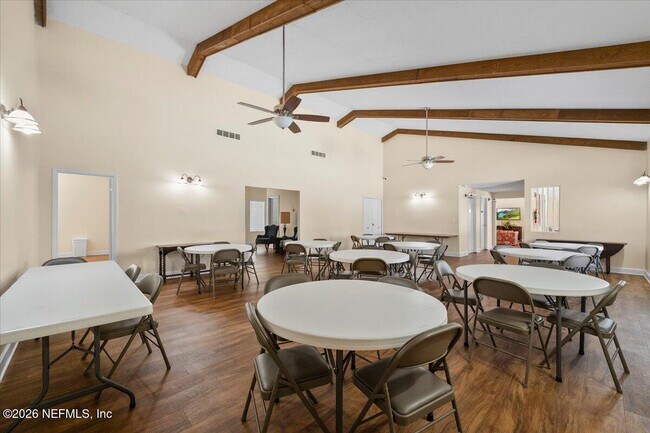 Building Photo - 8140 Sutton Pl N