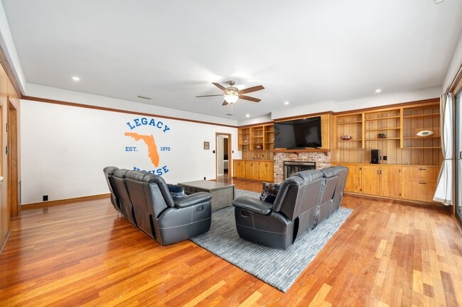 Building Photo - 2222 W University Ave