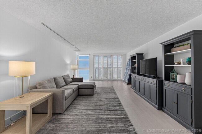 Building Photo - 1370 S Ocean Blvd