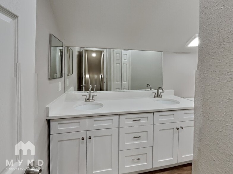 Building Photo - 6119 Sand Key Ln