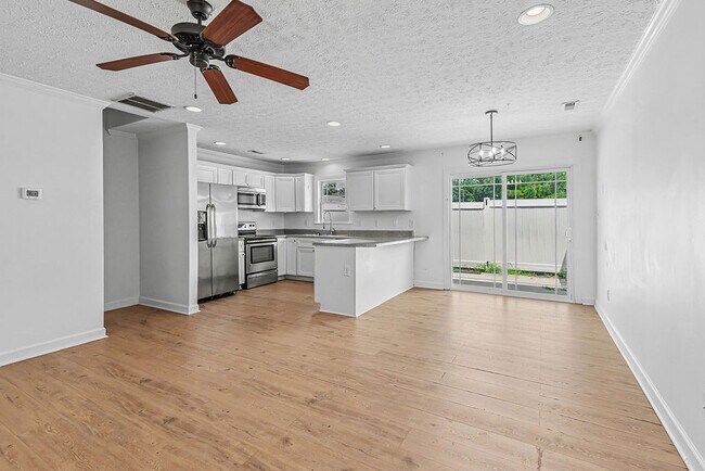 Building Photo - 105 Kenan Lp