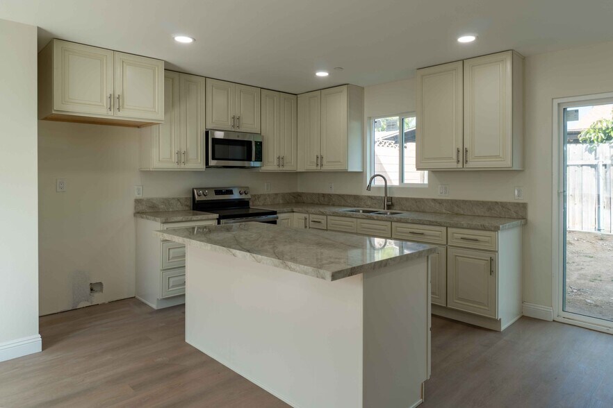 Building Photo - 6 Princeton Ave