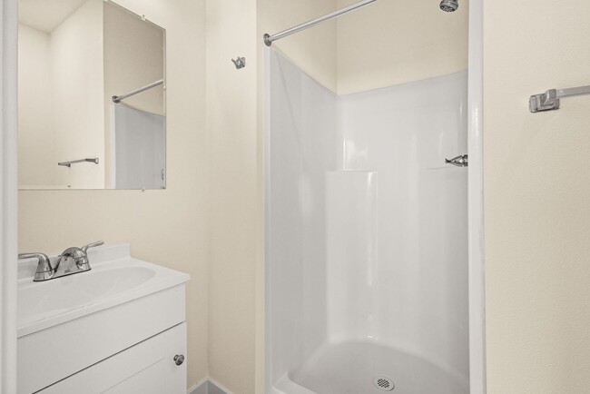 Building Photo - Vancouver Townhouses - Get 1 Month Free!