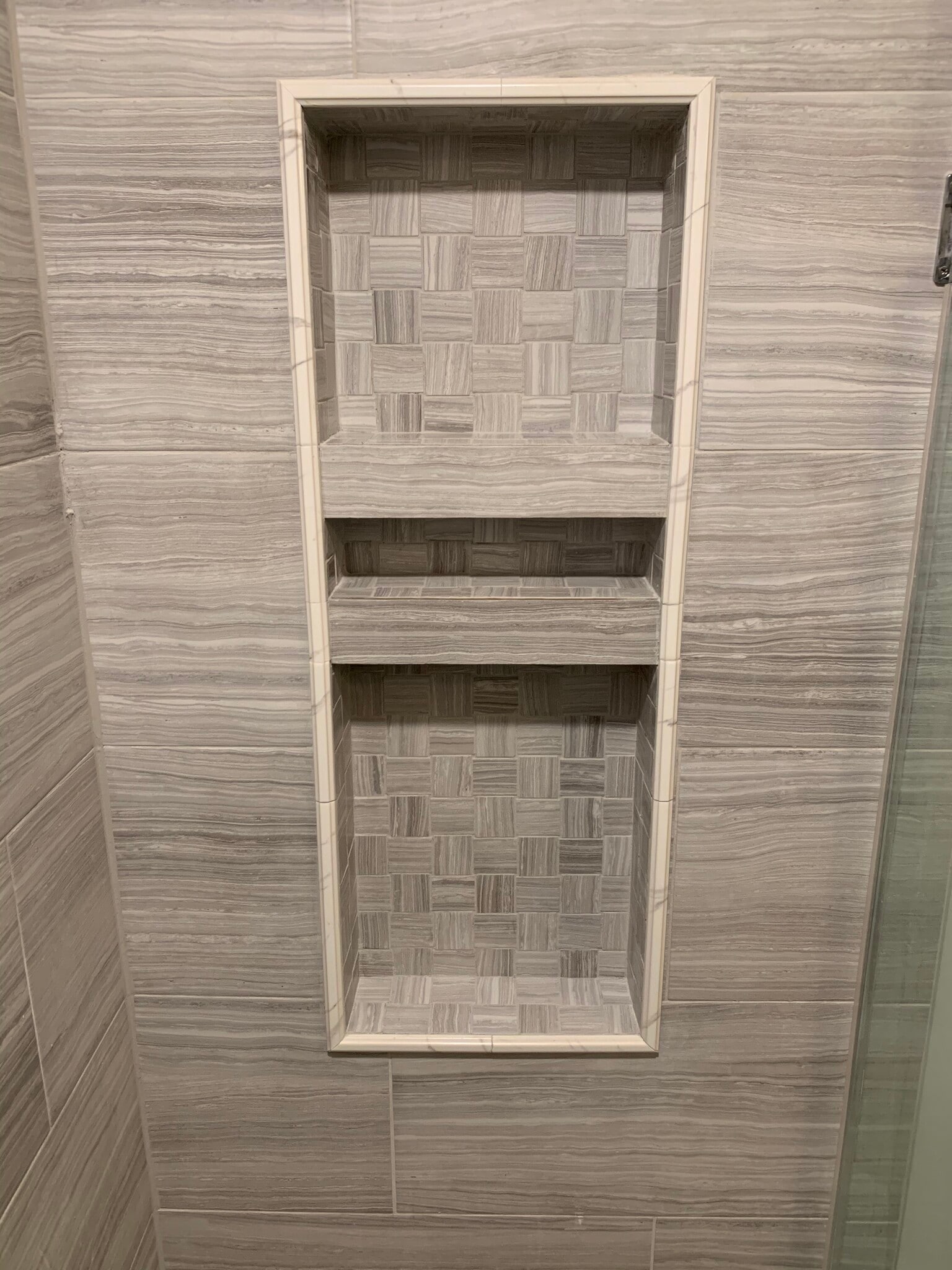 Shower Niche - 2716 W Cabot St