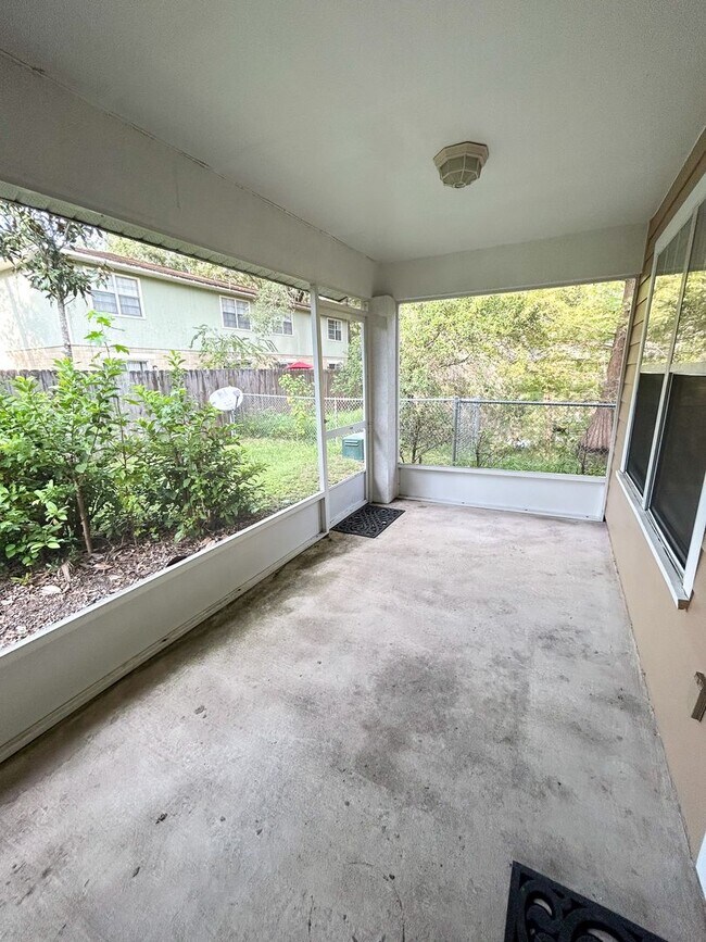 Building Photo - Hailey Gardens #125