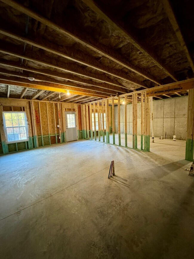 Building Photo - 4BR/2.5BA in Steel Creek's Brightwater Neighborhood