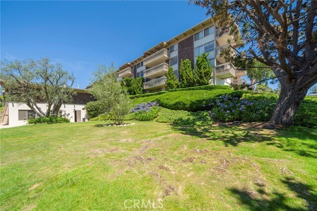 Building Photo - 6542 Ocean Crest Dr