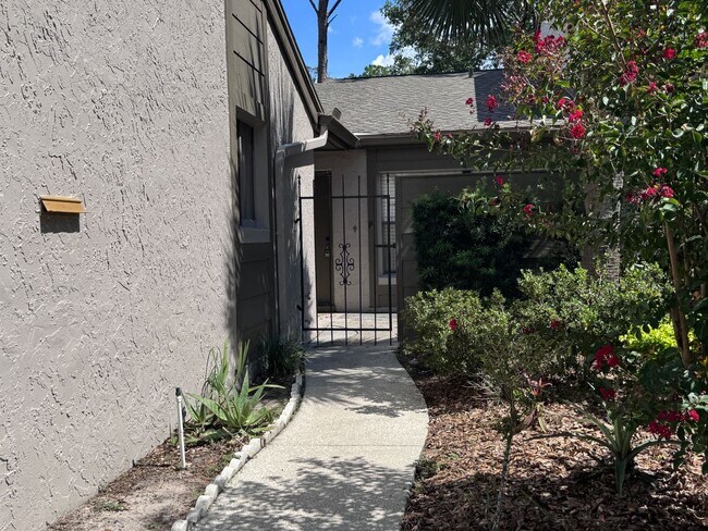 Building Photo - 152 Carolwood Blvd