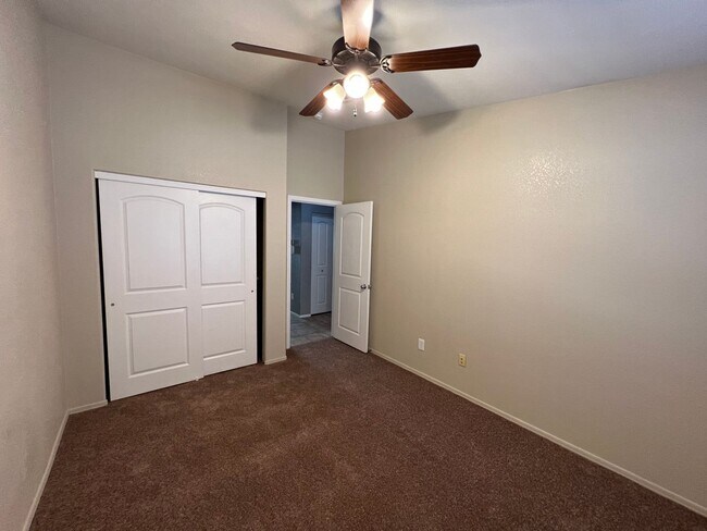 Building Photo - 3 BEDROOM HOME IN ARABY CROSSING!