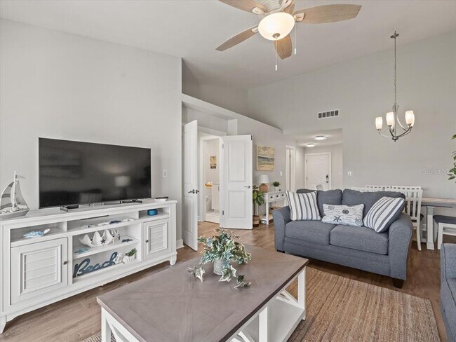 Building Photo - 5900 Bahia Del Mar Cir N