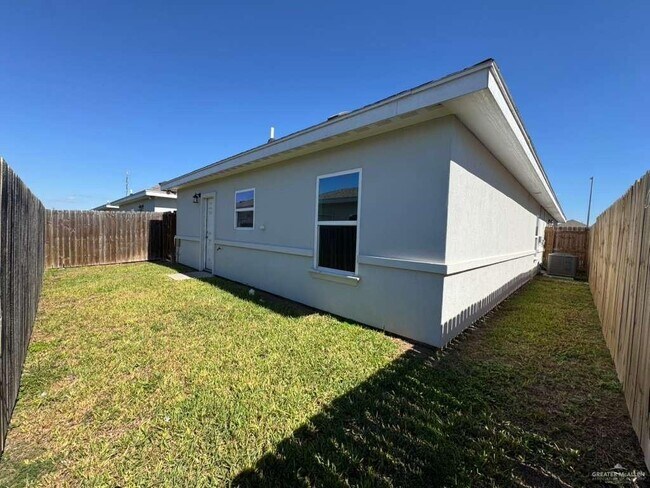 Building Photo - 9 N Winona Dr