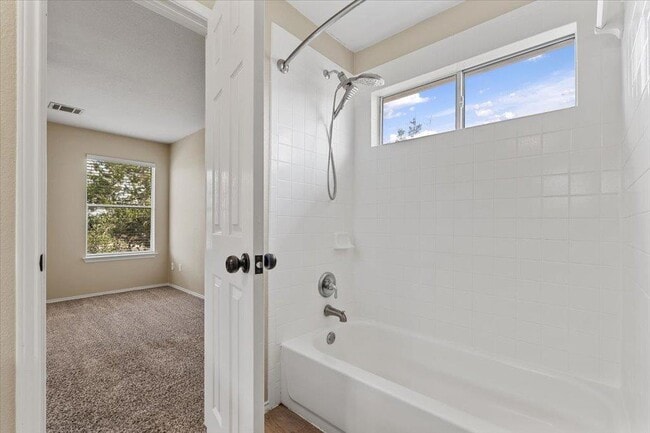 Building Photo - 1612 Rossport Bend