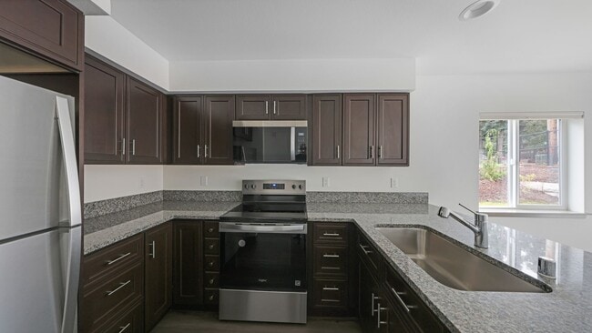 Building Photo - 2 Bed 1.5 Bath - Pet Friendly - NAS Whidbey