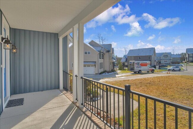 Building Photo - 15401 Adelay Ct