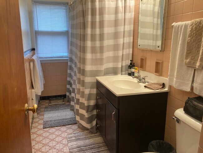 Building Photo - 5425 W Martin Dr