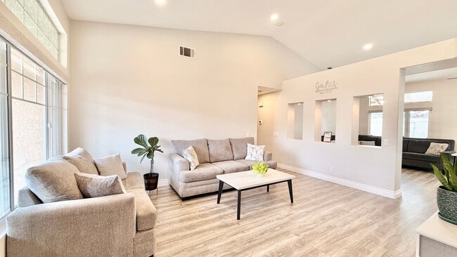 Building Photo - Lovely Single-Story Home in the Friendly and Desirable Lake Rancho Viejo Community of Fallbrook!