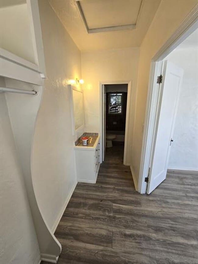 Building Photo - 818 S Arizona Ave