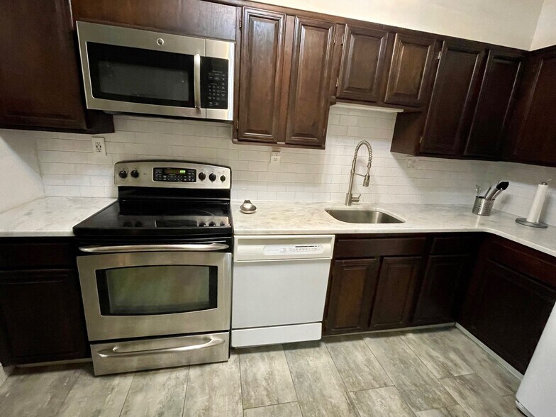 Building Photo - 5500 Holmes Run Pky