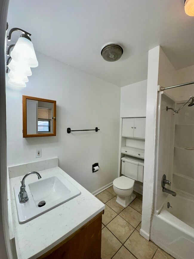 Building Photo - 3 BED 2 BATH-Longview Acres 2nd
