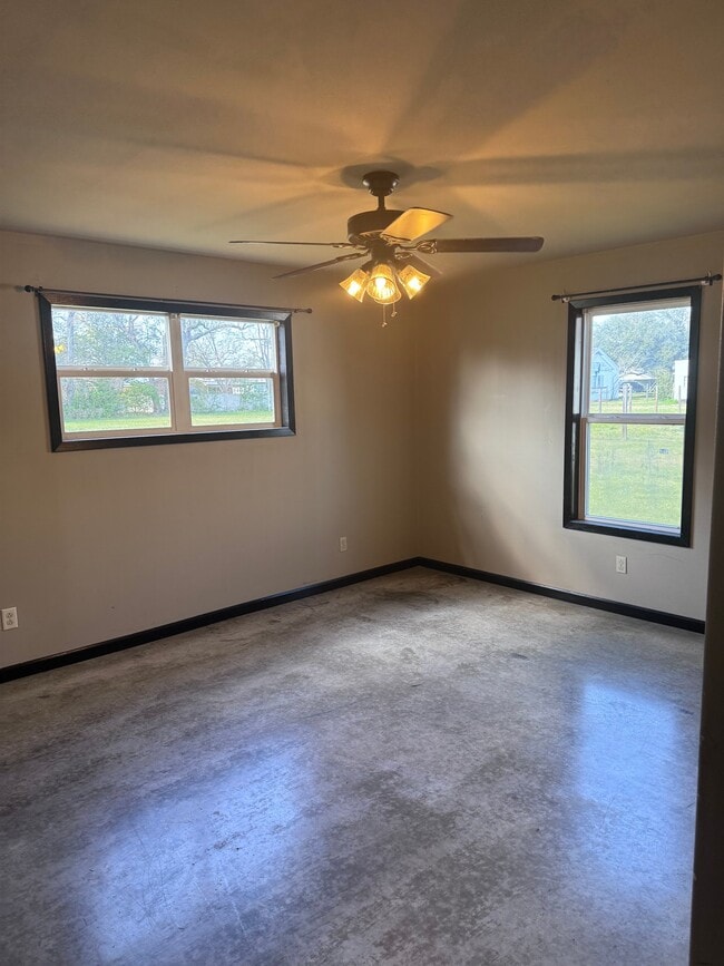 Building Photo - 144 Miller Ln