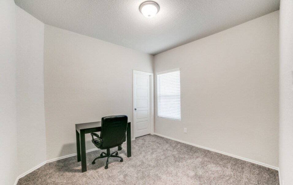 Building Photo - 12811 Lucas Ridge Dr