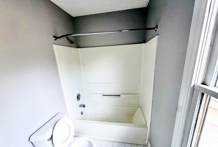 Building Photo - 5551 Robmont Dr