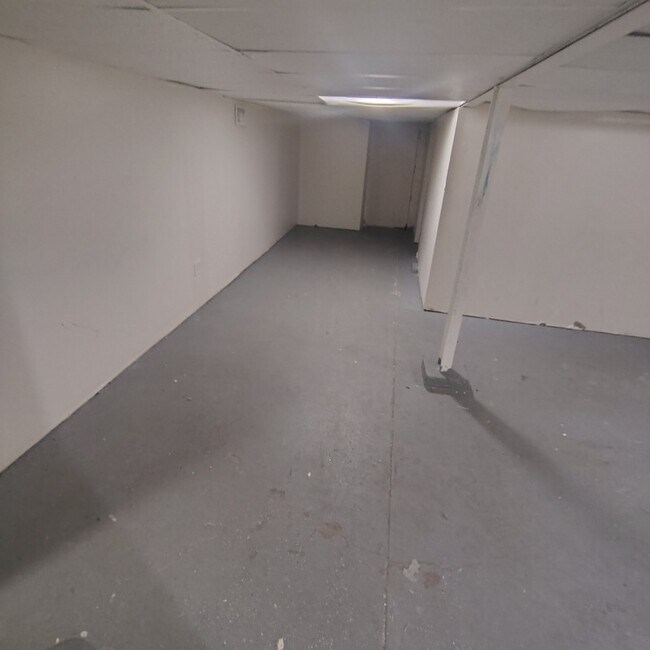 Building Photo - 7176 Hunter Ave