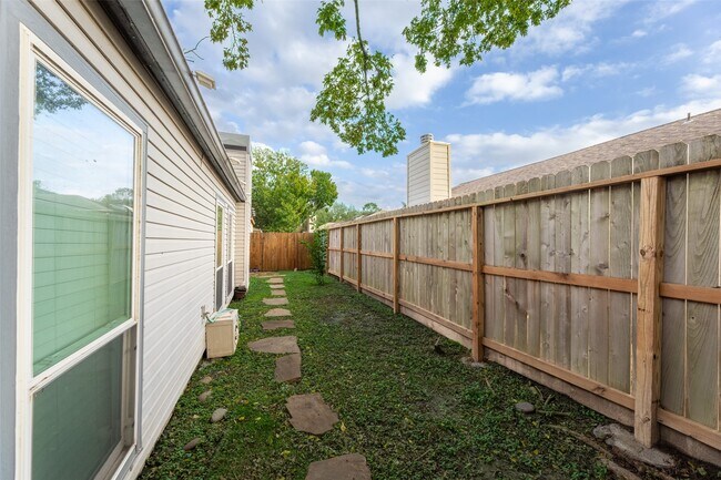 Building Photo - 1538 Beaconshire