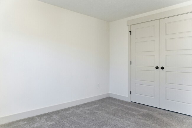 Building Photo - 5152 E Sequoia Way