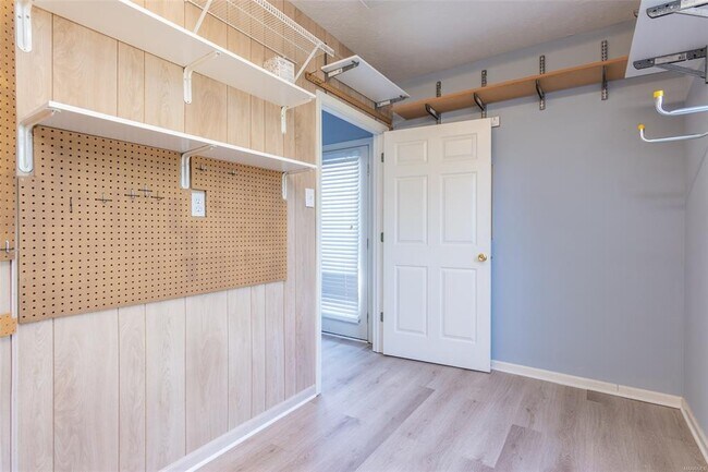 Building Photo - 9300 Greythorne Way