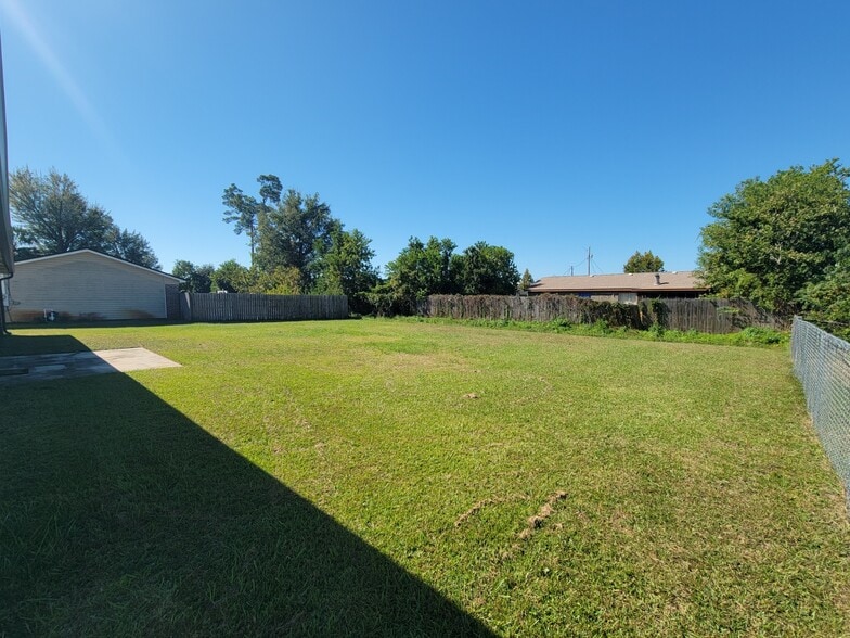 Building Photo - 3136 Lawton Ct