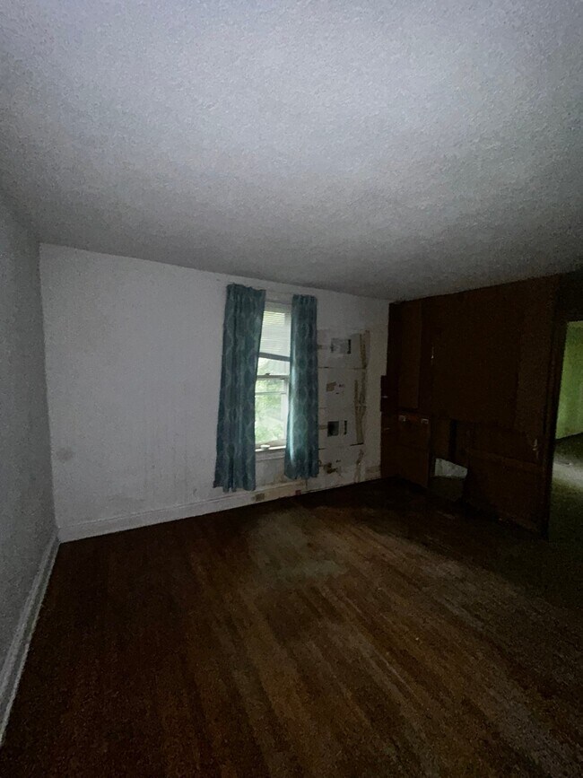 Building Photo - 8521 Clifton Ave