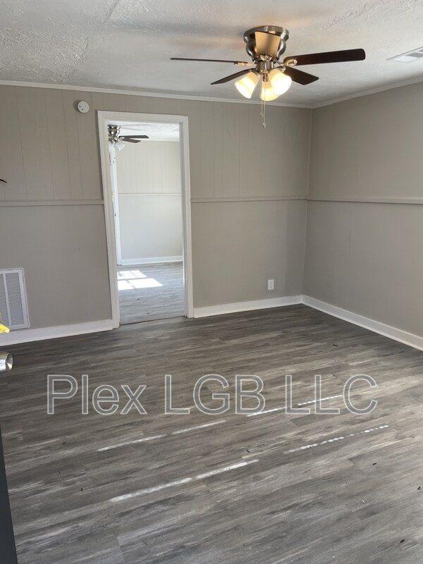 Building Photo - 112 Oak Ln