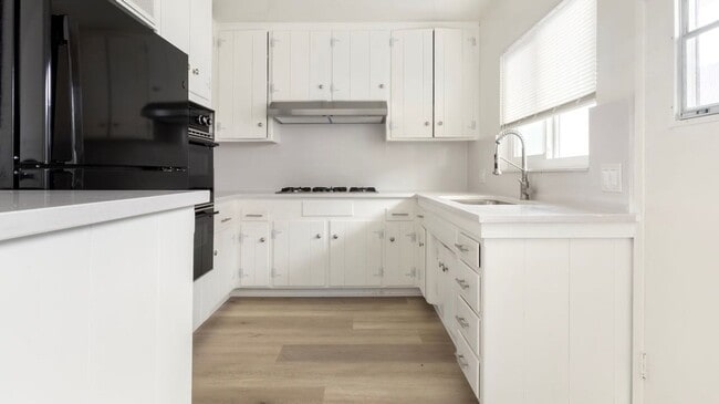 Building Photo - Chi110